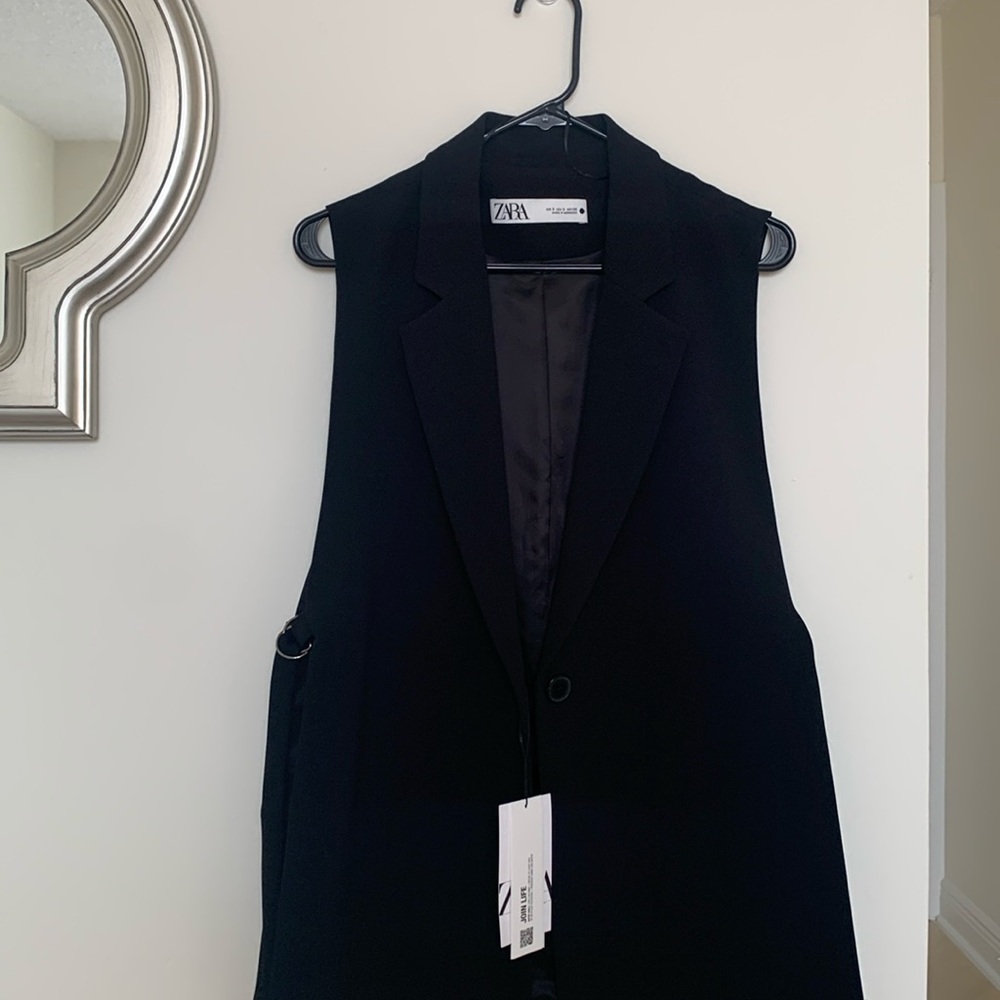 NEW WITH TAG  Black Zara Vest
